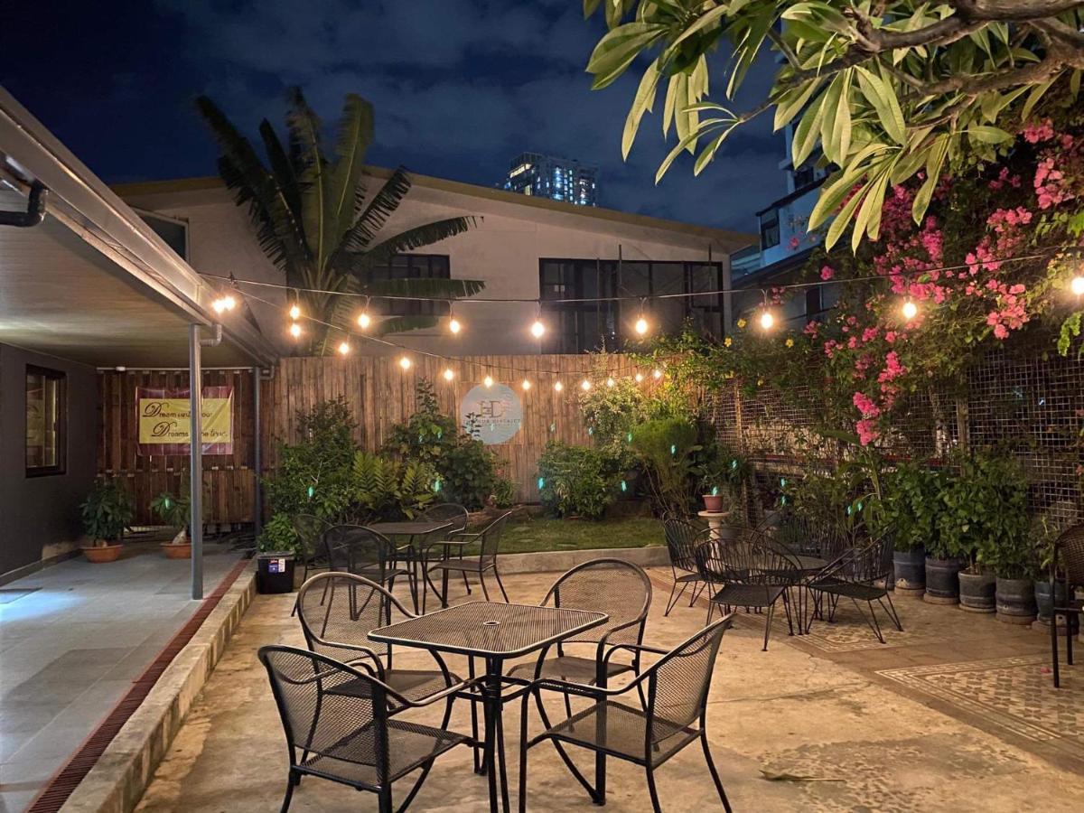 The Hub District Garden Suites Pasay Exterior foto