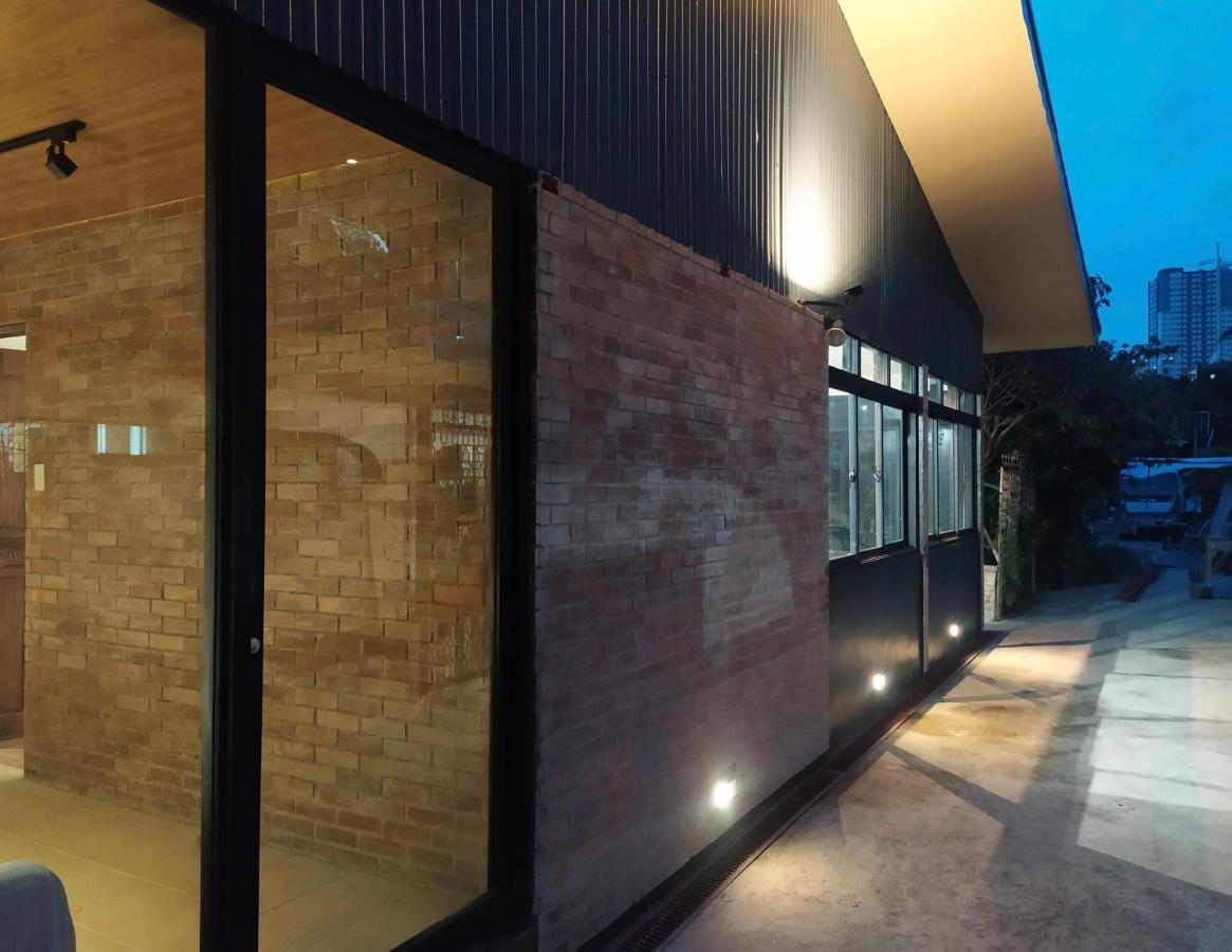 The Hub District Garden Suites Pasay Exterior foto